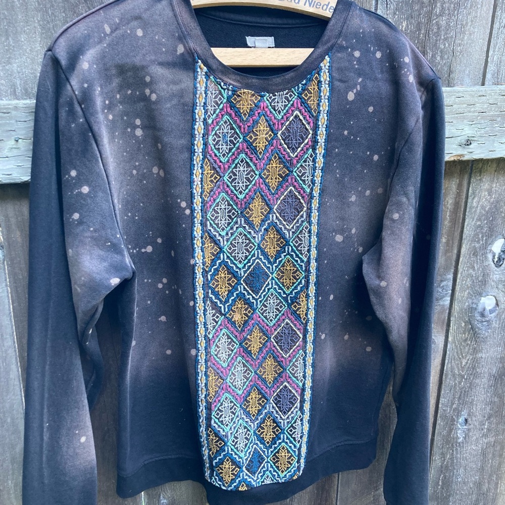 Ecote bleached sweatshirt with embroidered geometric details!